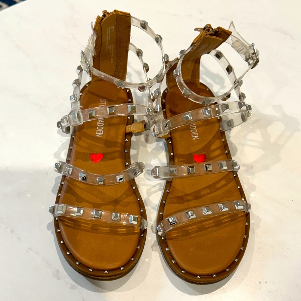 Steve Madden Girls Travel Sandal. Tan with transparent straps. Size 1.